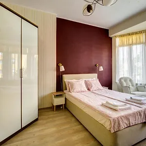  Apartment 65 - Airy Aprt At Center