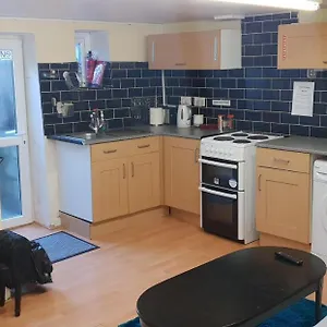 https://private-basement-studio-flat-with-modern-features.yorkshirehotels.net