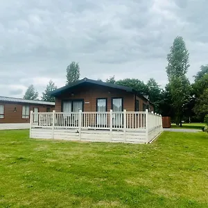 https://lakeside-view-lodge-with-hot-tub.yorkshirehotels.net